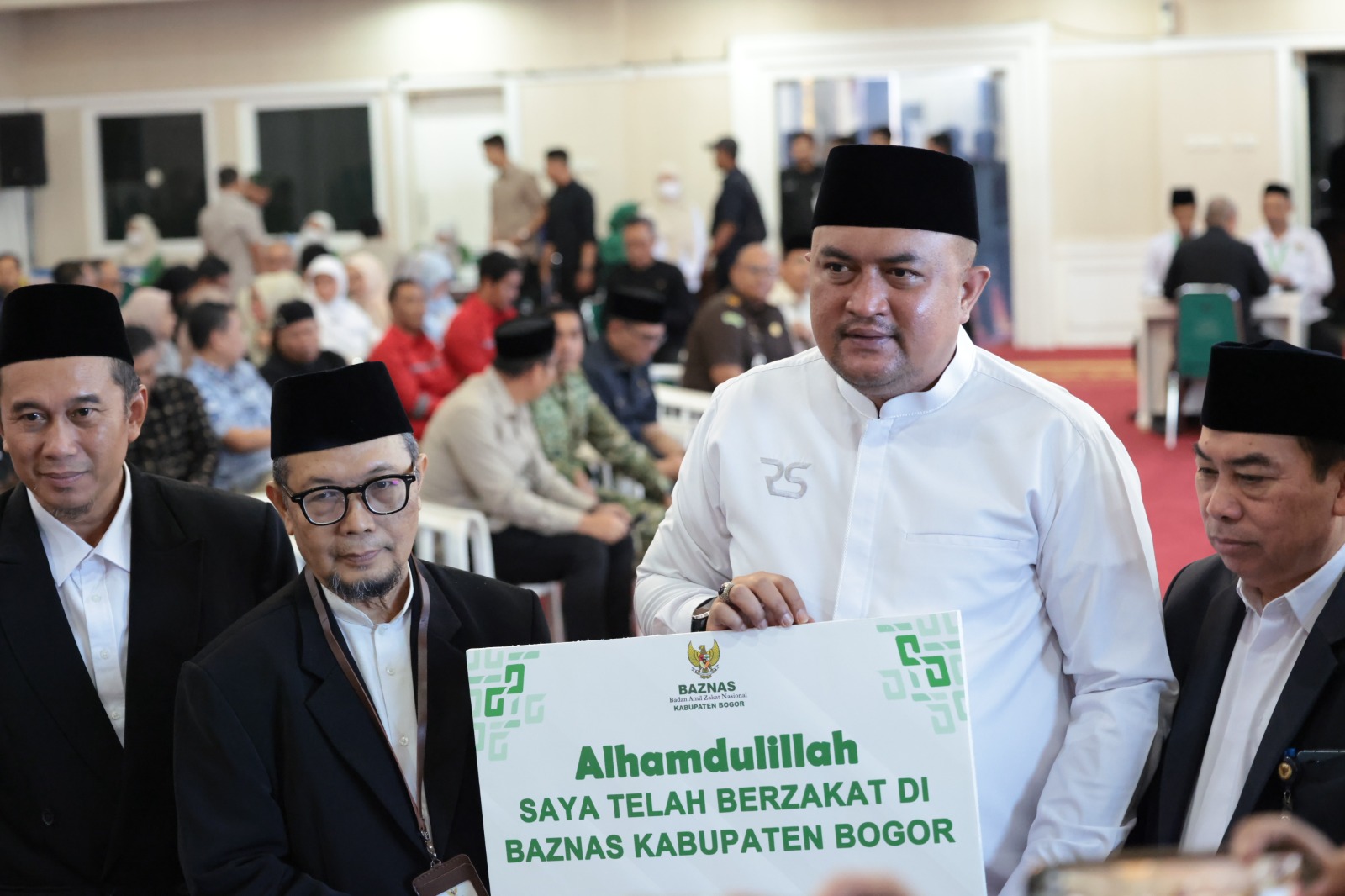 Ketua DPRD Kabupaten Bogor Sastra Winara Ajak Masyarakat Salurkan Zakat Melalui Baznas - Siber24jam